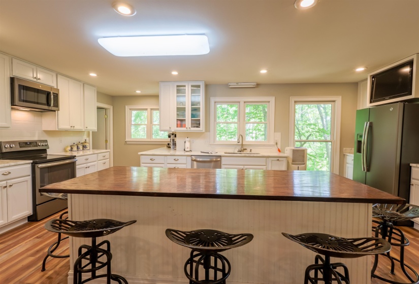 380 YELLOW CREEK LN, Counce, Tennessee 38326, 3 Bedroom Bedrooms, 5 Room Rooms,2 BathroomBathrooms,Residential,For Sale,YELLOW CREEK,0,10221435