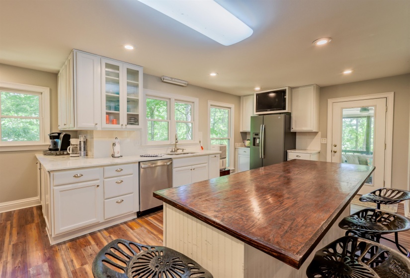 380 YELLOW CREEK LN, Counce, Tennessee 38326, 3 Bedroom Bedrooms, 5 Room Rooms,2 BathroomBathrooms,Residential,For Sale,YELLOW CREEK,0,10221435
