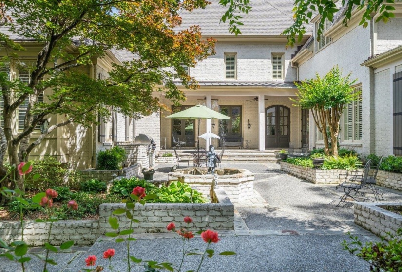 2301 CAYLORS WOODS CV, Germantown, Tennessee 38138, 5 Bedroom Bedrooms, 13 Room Rooms,6.2 BathroomBathrooms,Residential,For Sale,CAYLORS WOODS,0,10221454