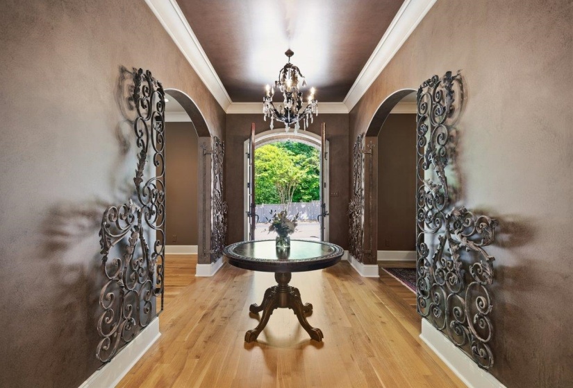 2301 CAYLORS WOODS CV, Germantown, Tennessee 38138, 5 Bedroom Bedrooms, 13 Room Rooms,6.2 BathroomBathrooms,Residential,For Sale,CAYLORS WOODS,0,10221454