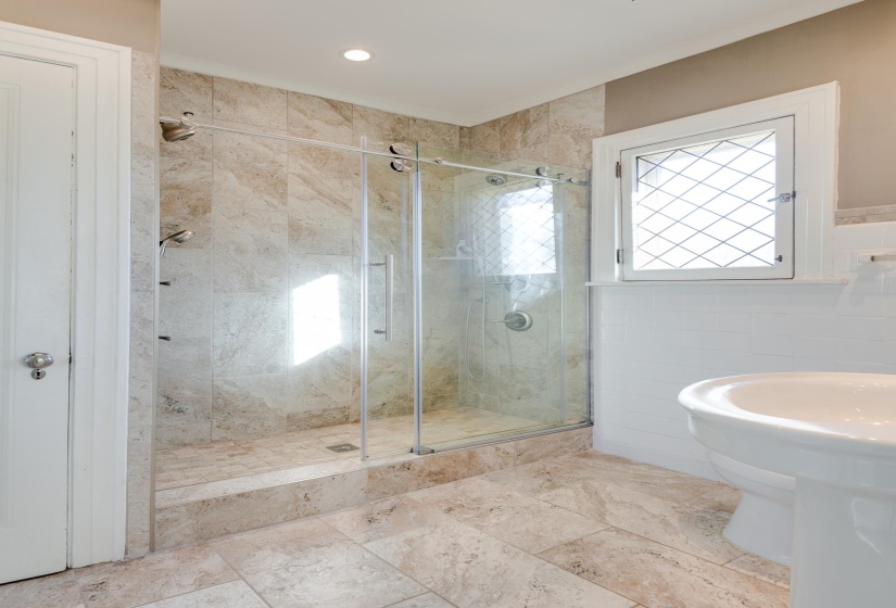 777 WEST DR, Memphis, Tennessee 38112, 6 Bedroom Bedrooms, 11 Room Rooms,5.1 BathroomBathrooms,Residential,For Sale,WEST,0,10221456