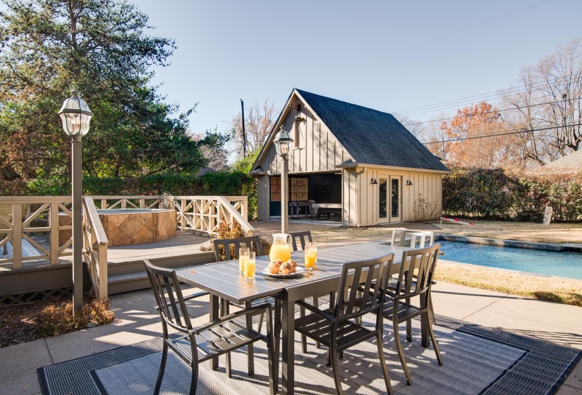 777 WEST DR, Memphis, Tennessee 38112, 6 Bedroom Bedrooms, 11 Room Rooms,5.1 BathroomBathrooms,Residential,For Sale,WEST,0,10221456