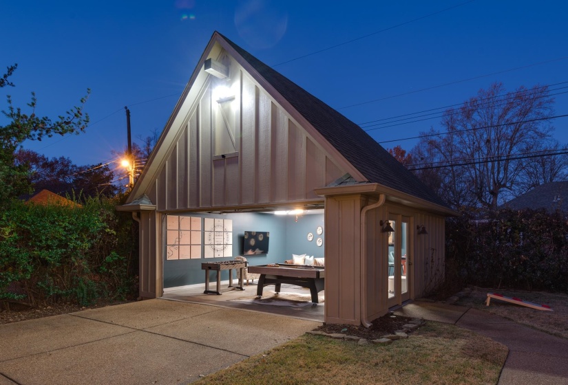 777 WEST DR, Memphis, Tennessee 38112, 6 Bedroom Bedrooms, 11 Room Rooms,5.1 BathroomBathrooms,Residential,For Sale,WEST,0,10221456