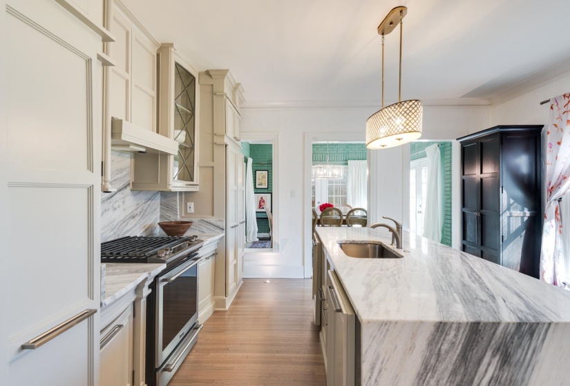 777 WEST DR, Memphis, Tennessee 38112, 6 Bedroom Bedrooms, 11 Room Rooms,5.1 BathroomBathrooms,Residential,For Sale,WEST,0,10221456