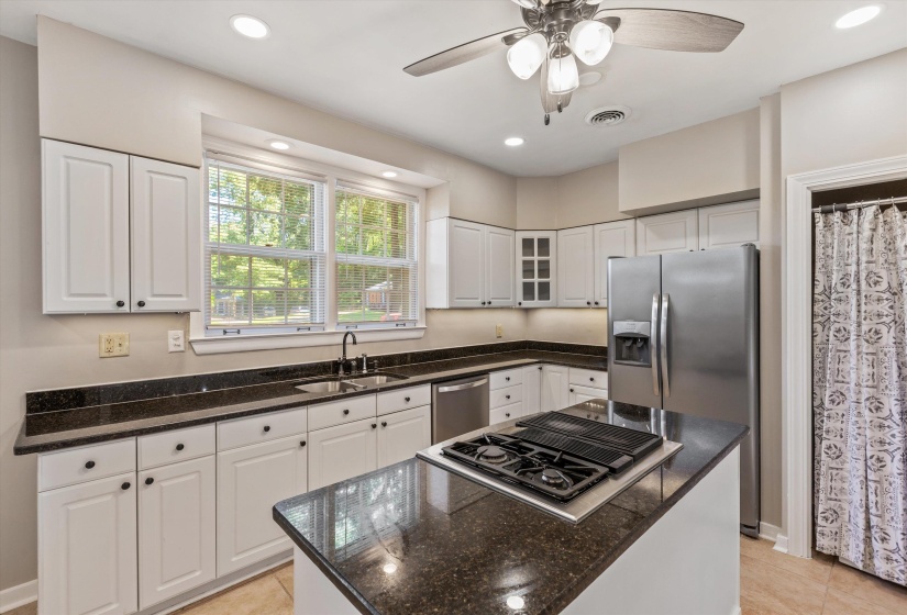 2149 ROLLING VALLEY DR, Germantown, Tennessee 38138, 4 Bedroom Bedrooms, 9 Room Rooms,2 BathroomBathrooms,Residential,For Sale,ROLLING VALLEY,0,10221186