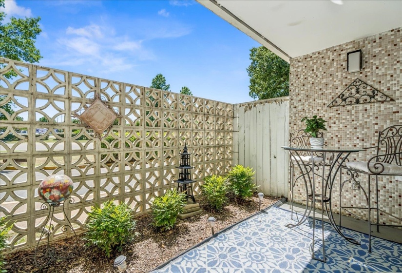 3080 WALNUT GROVE RD, Memphis, Tennessee 38111, 2 Bedroom Bedrooms, 5 Room Rooms,2 BathroomBathrooms,Residential,For Sale,WALNUT GROVE,0,10221467
