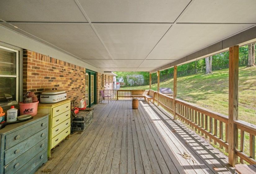 472 OAKVILLE CIR, Parsons, Tennessee 38363, 3 Bedroom Bedrooms, 8 Room Rooms,1.1 BathroomBathrooms,Residential,For Sale,OAKVILLE,0,10221481