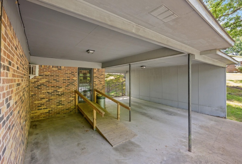 472 OAKVILLE CIR, Parsons, Tennessee 38363, 3 Bedroom Bedrooms, 8 Room Rooms,1.1 BathroomBathrooms,Residential,For Sale,OAKVILLE,0,10221481