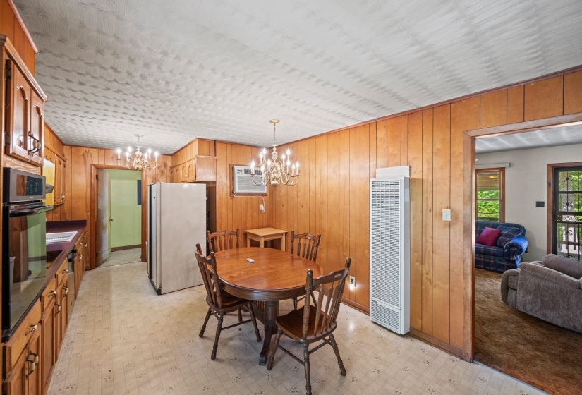 472 OAKVILLE CIR, Parsons, Tennessee 38363, 3 Bedroom Bedrooms, 8 Room Rooms,1.1 BathroomBathrooms,Residential,For Sale,OAKVILLE,0,10221481