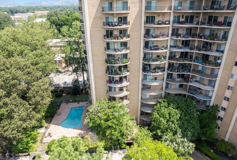 View of apartment building / complex