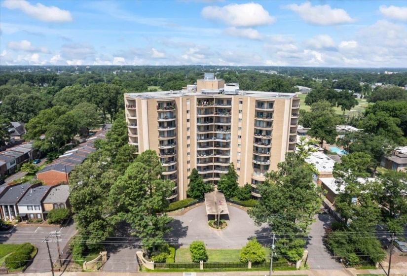View of apartment building / complex
