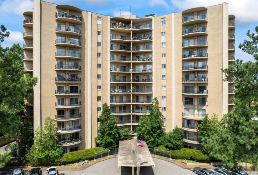 View of apartment building / complex