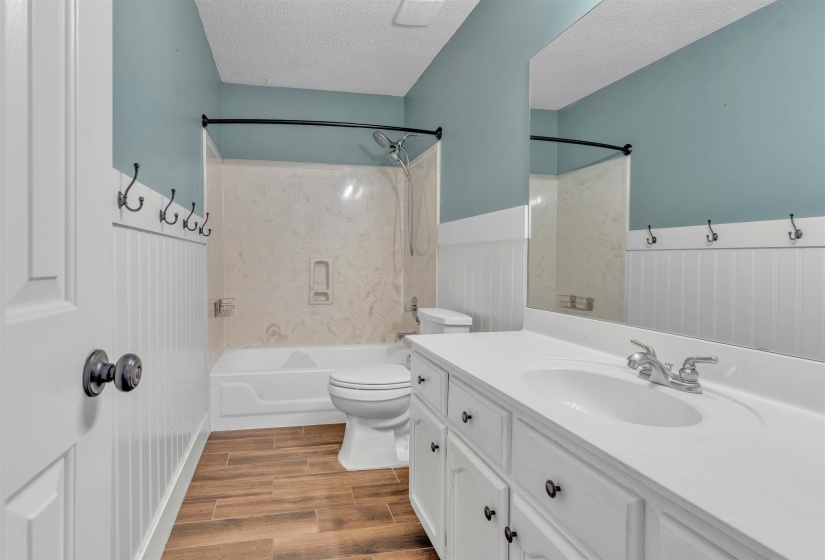 3933 OAK FOREST DR, Bartlett, Tennessee 38135, 4 Bedrooms Bedrooms, 7 Rooms Rooms,2 BathroomsBathrooms,Residential,For Sale,OAK FOREST,10221494