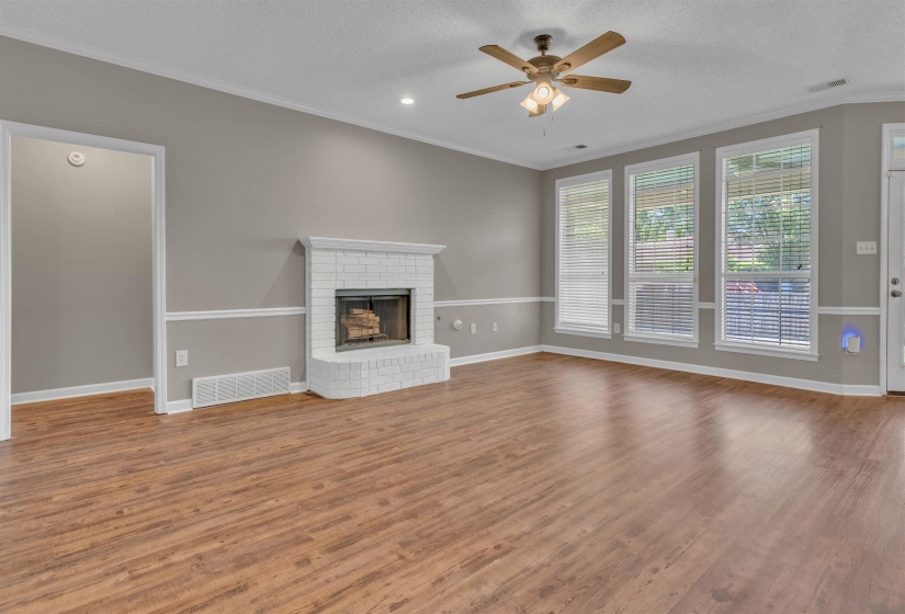 3933 OAK FOREST DR, Bartlett, Tennessee 38135, 4 Bedrooms Bedrooms, 7 Rooms Rooms,2 BathroomsBathrooms,Residential,For Sale,OAK FOREST,10221494