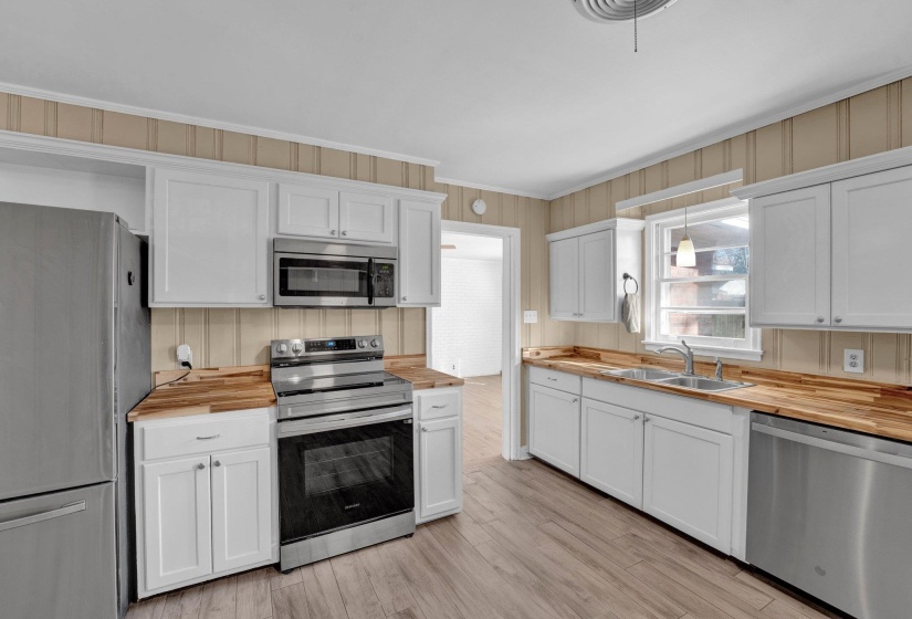 1338 DEARING RD, Memphis, Tennessee 38117, 4 Bedrooms Bedrooms, 7 Rooms Rooms,2 BathroomsBathrooms,Residential,For Sale,DEARING,10221499
