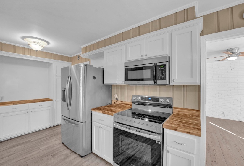 1338 DEARING RD, Memphis, Tennessee 38117, 4 Bedrooms Bedrooms, 7 Rooms Rooms,2 BathroomsBathrooms,Residential,For Sale,DEARING,10221499