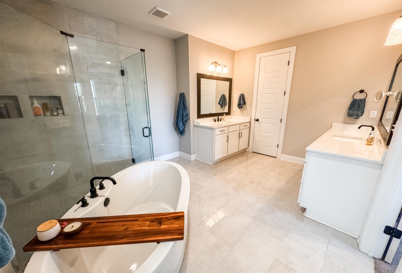 10206 EVERGREEN MANOR CV, Lakeland, Tennessee 38002, 4 Bedrooms Bedrooms, 8 Rooms Rooms,3 BathroomsBathrooms,Rental Properties,For Sale,EVERGREEN MANOR,10221542