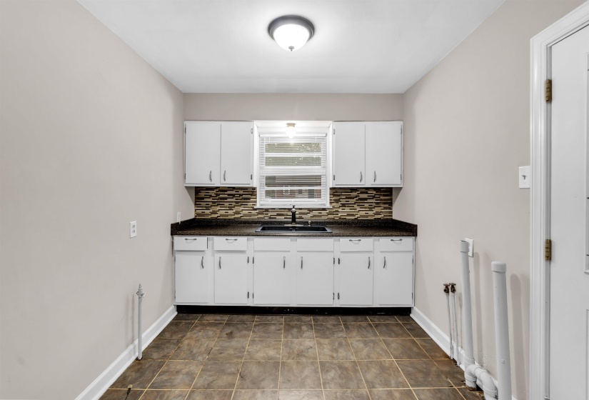 3515 VANUYS RD, Memphis, Tennessee 38111, 2 Bedrooms Bedrooms, 5 Rooms Rooms,1 BathroomBathrooms,Residential,For Sale,VANUYS,10221520