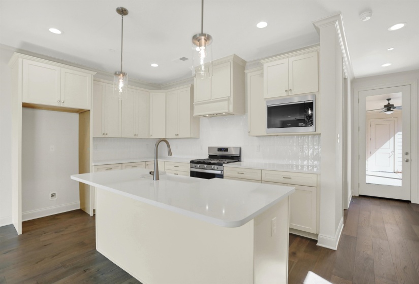932 ALDWICK DR, Collierville, Tennessee 38017, 3 Bedroom Bedrooms, 7 Room Rooms,2.1 BathroomBathrooms,Residential,For Sale,ALDWICK,0,10221568
