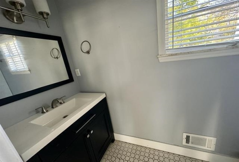 690 MCCONNELL ST, Memphis, Tennessee 38112, 3 Bedrooms Bedrooms, 6 Rooms Rooms,3 BathroomsBathrooms,Rental Properties,For Sale,MCCONNELL,10221624