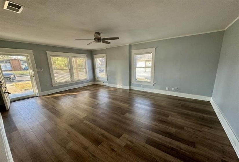 690 MCCONNELL ST, Memphis, Tennessee 38112, 3 Bedrooms Bedrooms, 6 Rooms Rooms,3 BathroomsBathrooms,Rental Properties,For Sale,MCCONNELL,10221624
