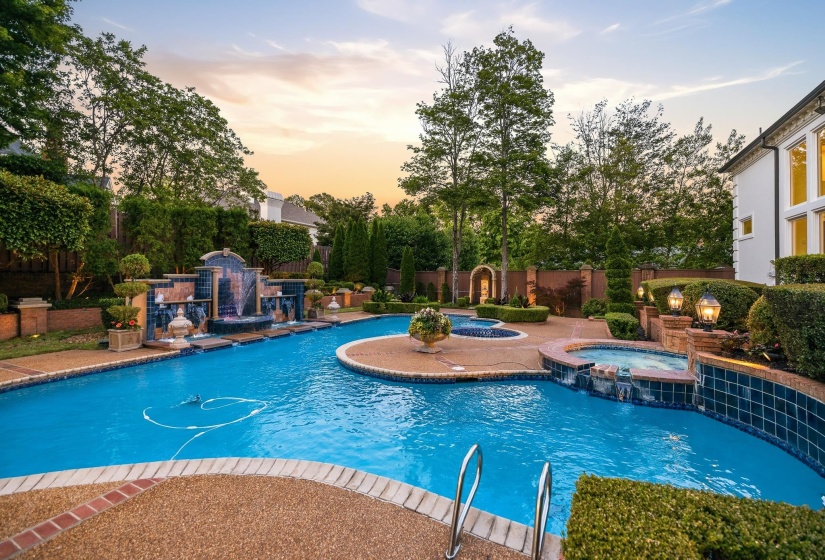 5870 GARDEN REACH CV, Memphis, Tennessee 38120, 4 Bedroom Bedrooms, 10 Room Rooms,5.1 BathroomBathrooms,Residential,For Sale,GARDEN REACH,0,10221571