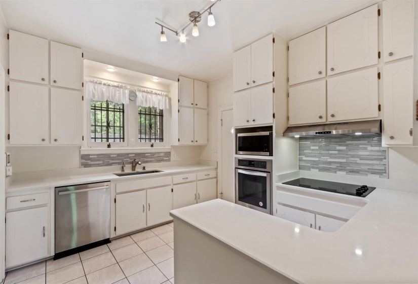 753 CYPRESS DR, Memphis, Tennessee 38112, 4 Bedrooms Bedrooms, 9 Rooms Rooms,2.1 BathroomsBathrooms,Residential,For Sale,CYPRESS,10221573