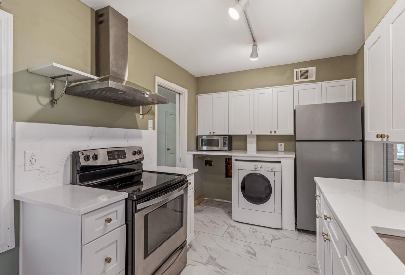5047 EDENSHIRE AVE, Memphis, Tennessee 38117, 3 Bedrooms Bedrooms, 7 Rooms Rooms,1 BathroomBathrooms,Residential,For Sale,EDENSHIRE,10221580