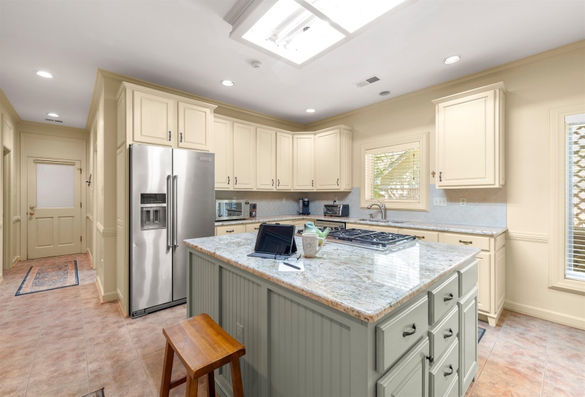 3290 WINDEMERE CIR, Memphis, Tennessee 38125, 4 Bedroom Bedrooms, 8 Room Rooms,3.1 BathroomBathrooms,Residential,For Sale,WINDEMERE,0,10221582