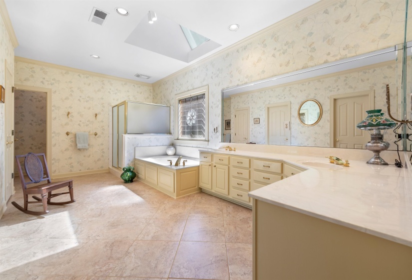 3290 WINDEMERE CIR, Memphis, Tennessee 38125, 4 Bedroom Bedrooms, 8 Room Rooms,3.1 BathroomBathrooms,Residential,For Sale,WINDEMERE,0,10221582
