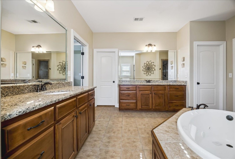 9267 CIELO DR, Germantown, Tennessee 38138, 4 Bedrooms Bedrooms, 9 Rooms Rooms,3.1 BathroomsBathrooms,Residential,For Sale,CIELO,10221613
