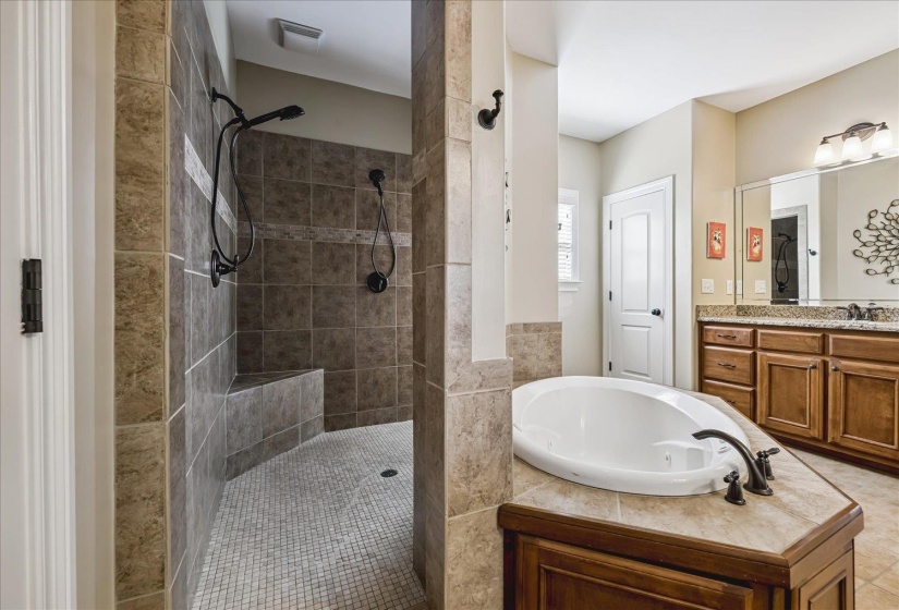 9267 CIELO DR, Germantown, Tennessee 38138, 4 Bedrooms Bedrooms, 9 Rooms Rooms,3.1 BathroomsBathrooms,Residential,For Sale,CIELO,10221613