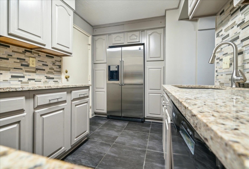 232 HIGHLAND ST, Memphis, Tennessee 38111, 3 Bedrooms Bedrooms, 7 Rooms Rooms,3 BathroomsBathrooms,Residential,For Sale,HIGHLAND,10221622