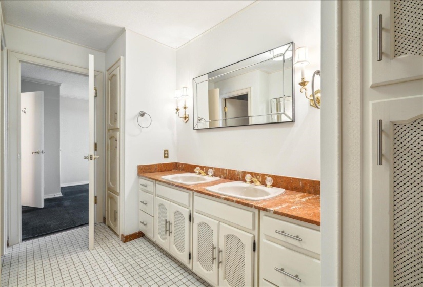 232 HIGHLAND ST, Memphis, Tennessee 38111, 3 Bedrooms Bedrooms, 7 Rooms Rooms,3 BathroomsBathrooms,Residential,For Sale,HIGHLAND,10221622