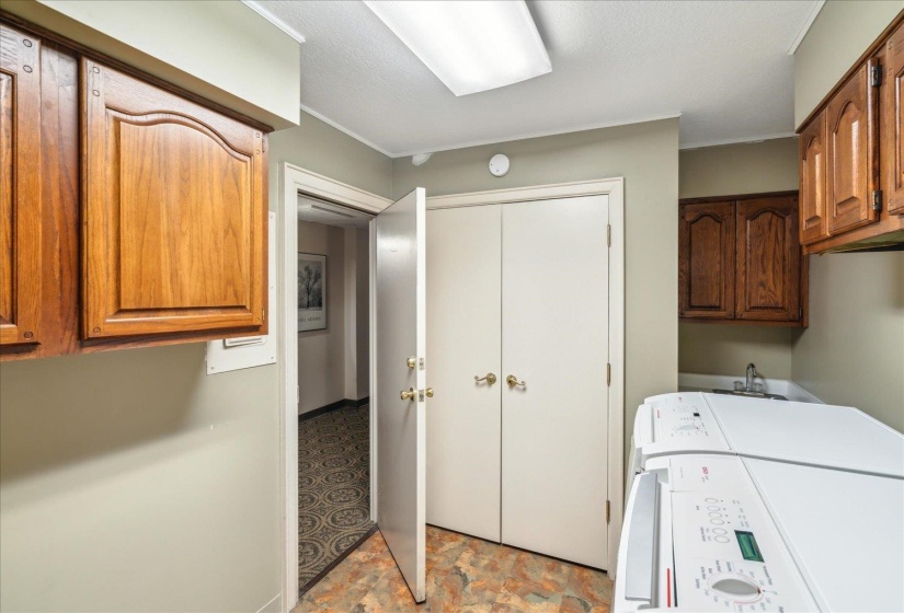 232 HIGHLAND ST, Memphis, Tennessee 38111, 3 Bedrooms Bedrooms, 7 Rooms Rooms,3 BathroomsBathrooms,Residential,For Sale,HIGHLAND,10221622