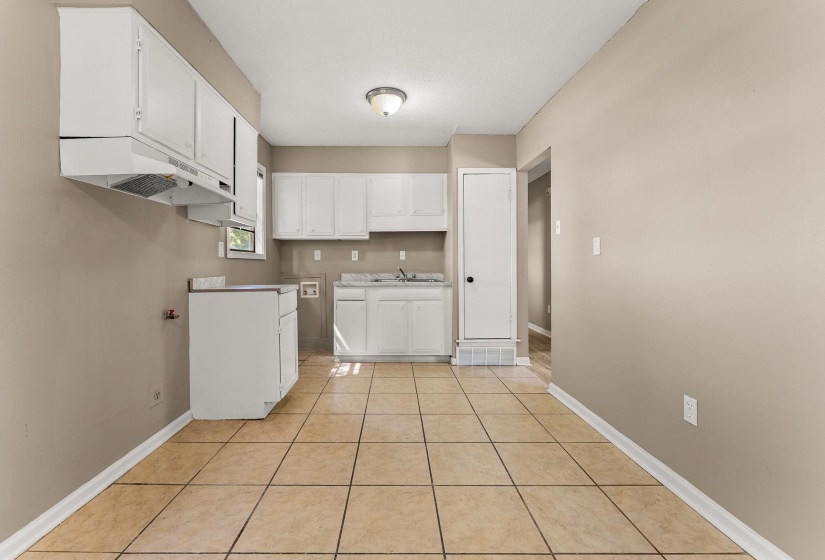 3759 MCCAIN RD, Memphis, Tennessee 38109, 3 Bedrooms Bedrooms, 6 Rooms Rooms,1 BathroomBathrooms,Residential,For Sale,MCCAIN,10221630