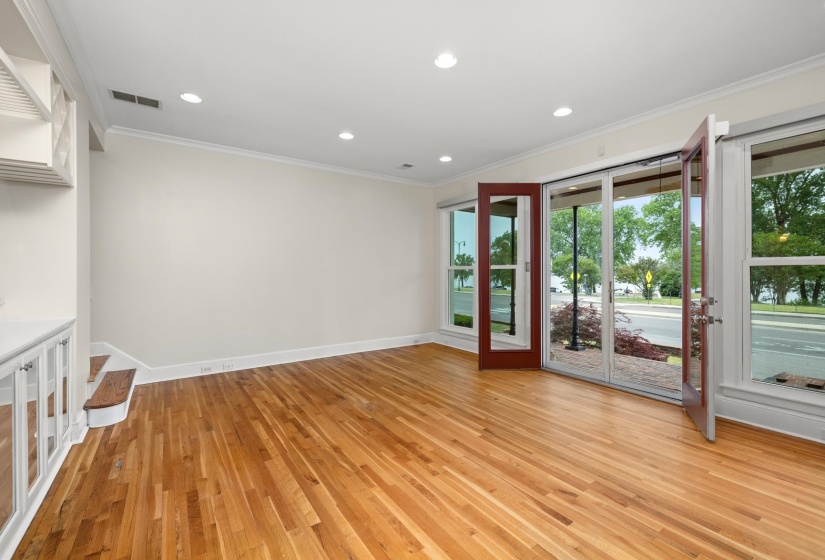 752 ISLAND DR, Memphis, Tennessee 38103, 3 Bedrooms Bedrooms, 6 Rooms Rooms,2.1 BathroomsBathrooms,Rental Properties,For Sale,ISLAND,10221675