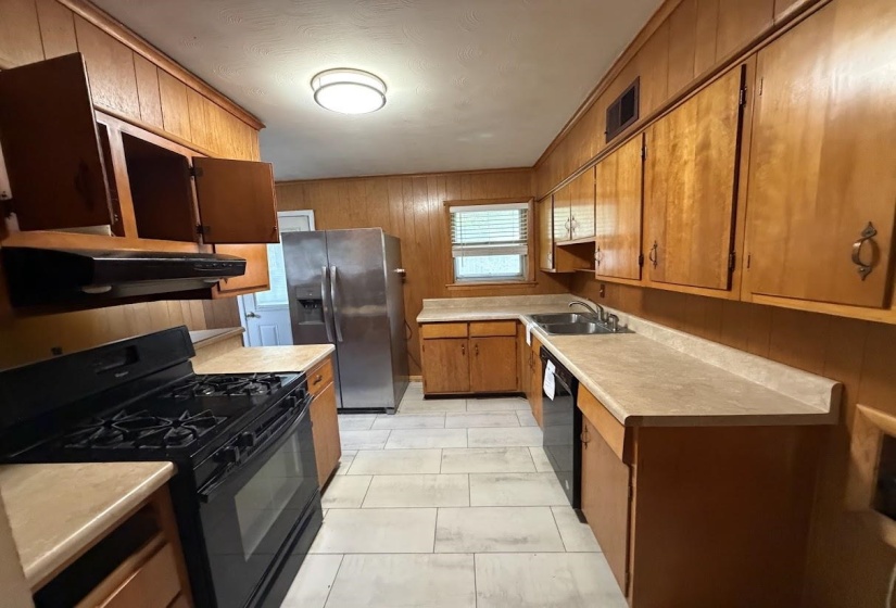 3831 HERMITAGE DR, Memphis, Tennessee 38116, 3 Bedrooms Bedrooms, 5 Rooms Rooms,2 BathroomsBathrooms,Residential,For Sale,HERMITAGE,10221671