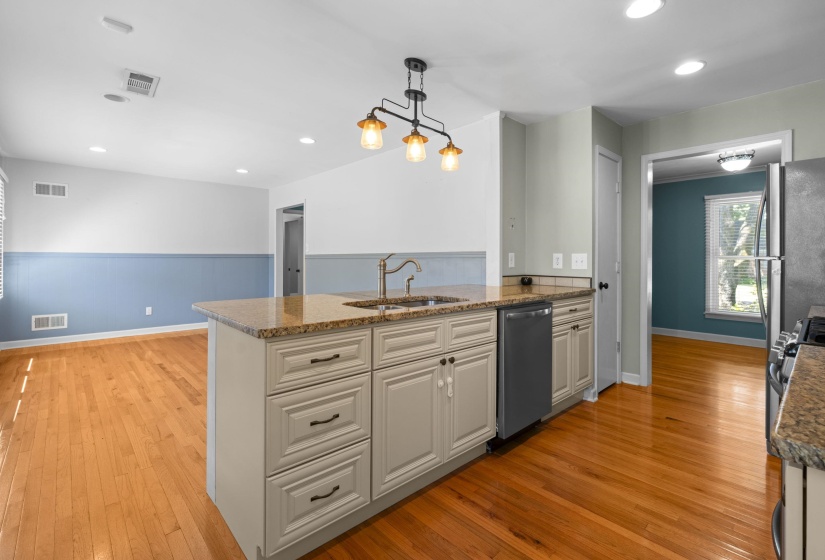 1582 WILLEY ST, Memphis, Tennessee 38119, 3 Bedrooms Bedrooms, 7 Rooms Rooms,2 BathroomsBathrooms,Residential,For Sale,WILLEY,10221672