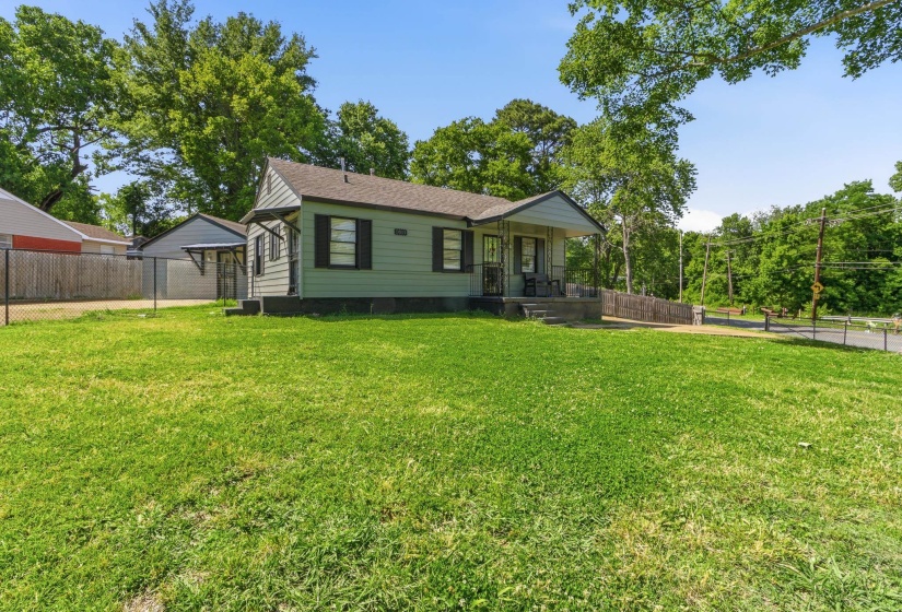 1811 WELLS STATION RD, Memphis, Tennessee 38108, 4 Bedrooms Bedrooms, 8 Rooms Rooms,2 BathroomsBathrooms,Residential,For Sale,WELLS STATION,10221676