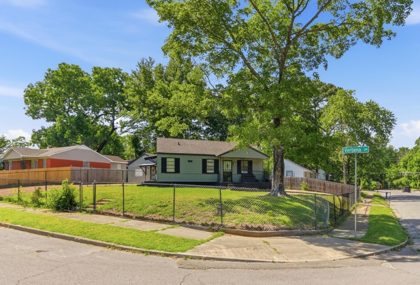 1811 WELLS STATION RD, Memphis, Tennessee 38108, 4 Bedrooms Bedrooms, 8 Rooms Rooms,2 BathroomsBathrooms,Residential,For Sale,WELLS STATION,10221676