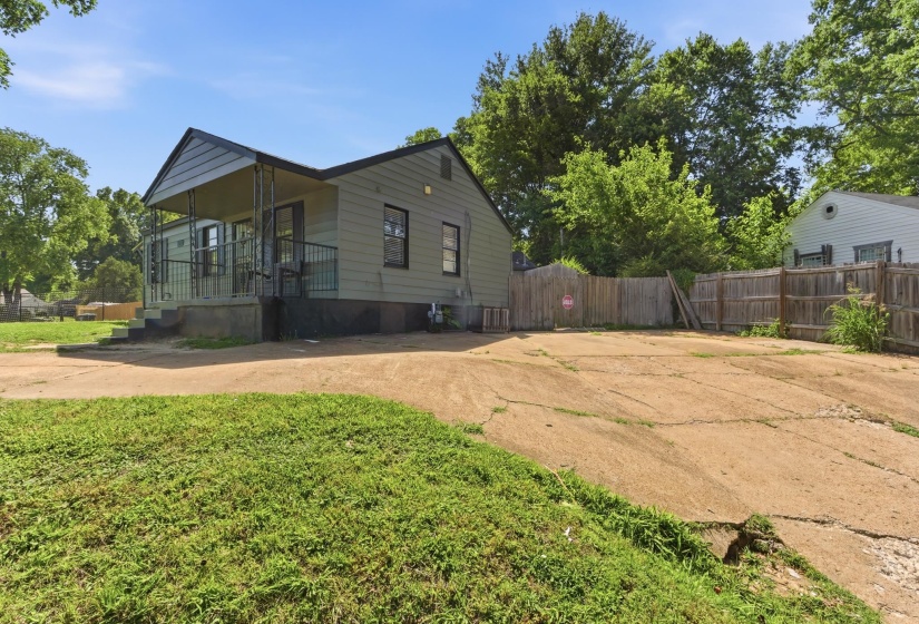 1811 WELLS STATION RD, Memphis, Tennessee 38108, 4 Bedrooms Bedrooms, 8 Rooms Rooms,2 BathroomsBathrooms,Residential,For Sale,WELLS STATION,10221676