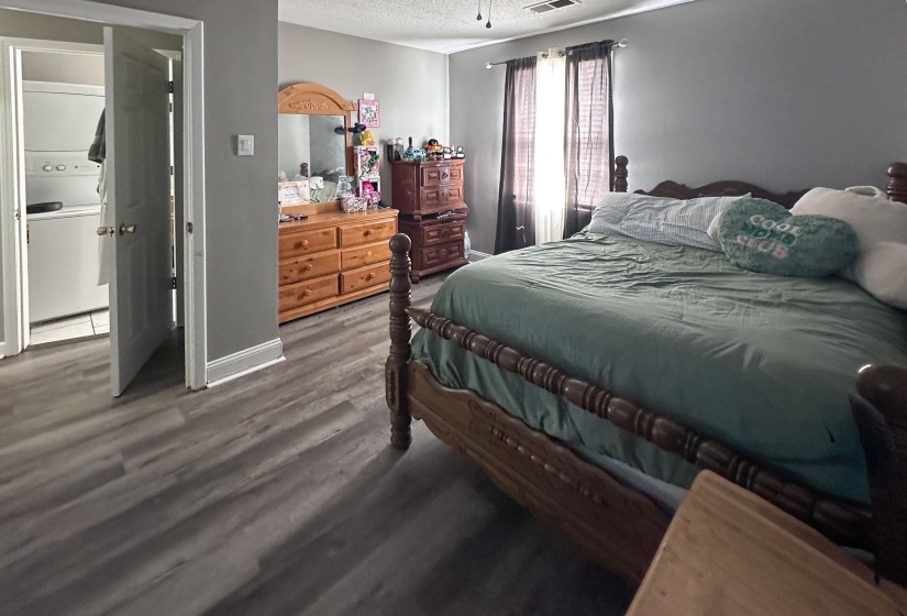 1811 WELLS STATION RD, Memphis, Tennessee 38108, 4 Bedrooms Bedrooms, 8 Rooms Rooms,2 BathroomsBathrooms,Residential,For Sale,WELLS STATION,10221676