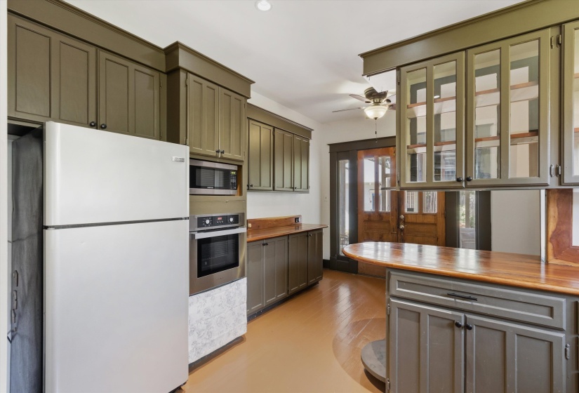 2164 COWDEN AVE, Memphis, Tennessee 38104, 2 Bedrooms Bedrooms, 5 Rooms Rooms,1 BathroomBathrooms,Residential,For Sale,COWDEN,10221679