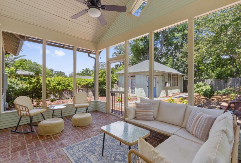 2164 COWDEN AVE, Memphis, Tennessee 38104, 2 Bedrooms Bedrooms, 5 Rooms Rooms,1 BathroomBathrooms,Residential,For Sale,COWDEN,10221679