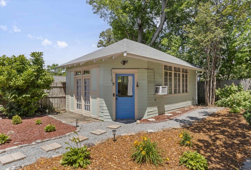 2164 COWDEN AVE, Memphis, Tennessee 38104, 2 Bedrooms Bedrooms, 5 Rooms Rooms,1 BathroomBathrooms,Residential,For Sale,COWDEN,10221679