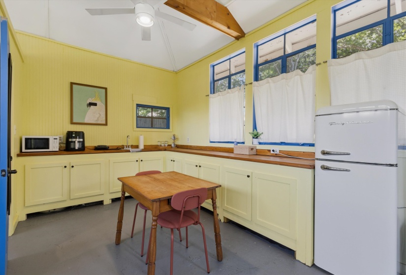 2164 COWDEN AVE, Memphis, Tennessee 38104, 2 Bedrooms Bedrooms, 5 Rooms Rooms,1 BathroomBathrooms,Residential,For Sale,COWDEN,10221679