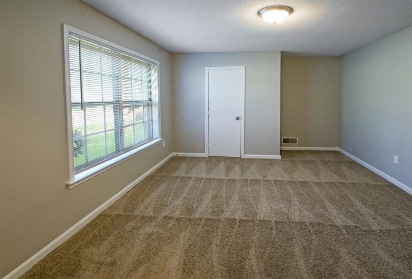 6731 STARKENBURG LN, Memphis, Tennessee 38115, 4 Bedrooms Bedrooms, 7 Rooms Rooms,2 BathroomsBathrooms,Residential,For Sale,STARKENBURG,10221700