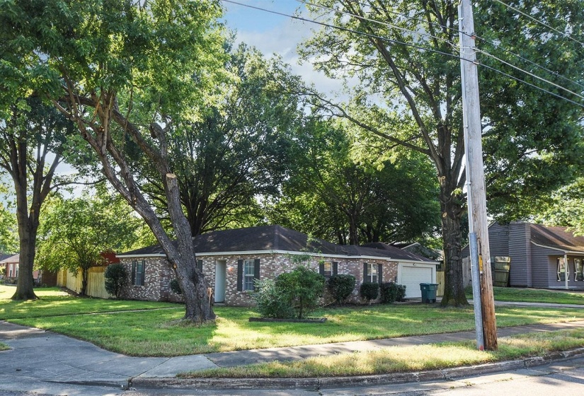 6731 STARKENBURG LN, Memphis, Tennessee 38115, 4 Bedrooms Bedrooms, 7 Rooms Rooms,2 BathroomsBathrooms,Residential,For Sale,STARKENBURG,10221700