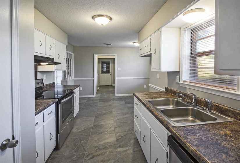 6731 STARKENBURG LN, Memphis, Tennessee 38115, 4 Bedrooms Bedrooms, 7 Rooms Rooms,2 BathroomsBathrooms,Residential,For Sale,STARKENBURG,10221700